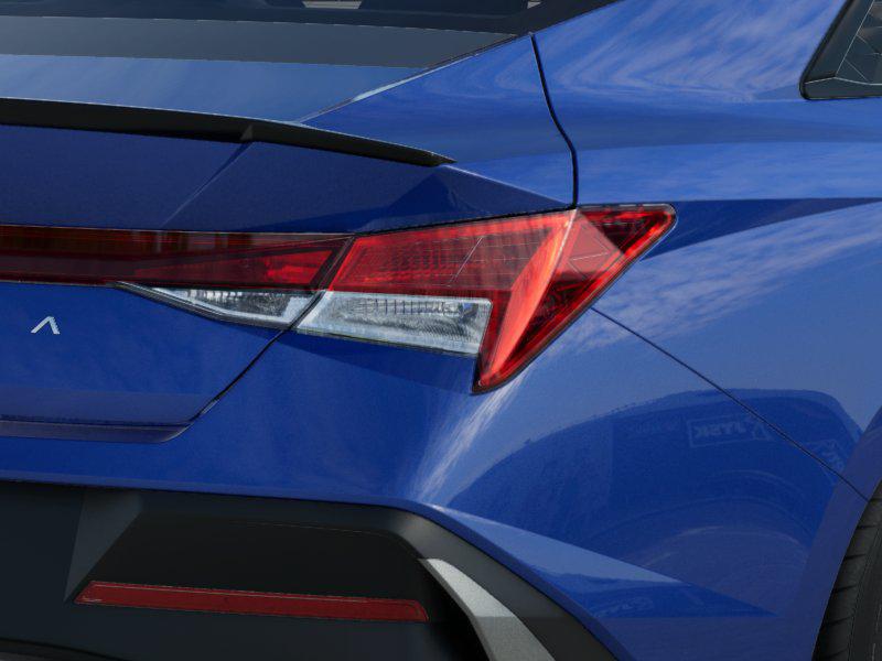 2025 Hyundai Elantra SEL Sport Image 15 of 18