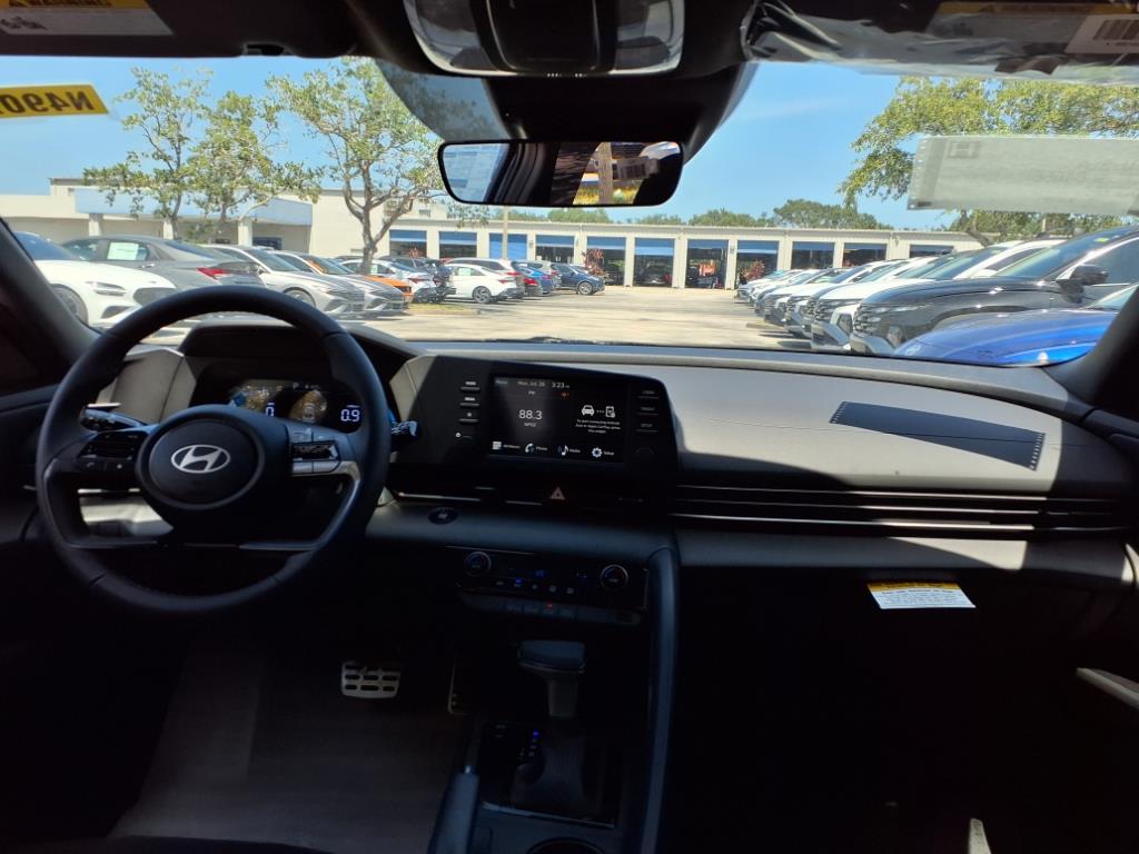 Vehicle image 15 of 32