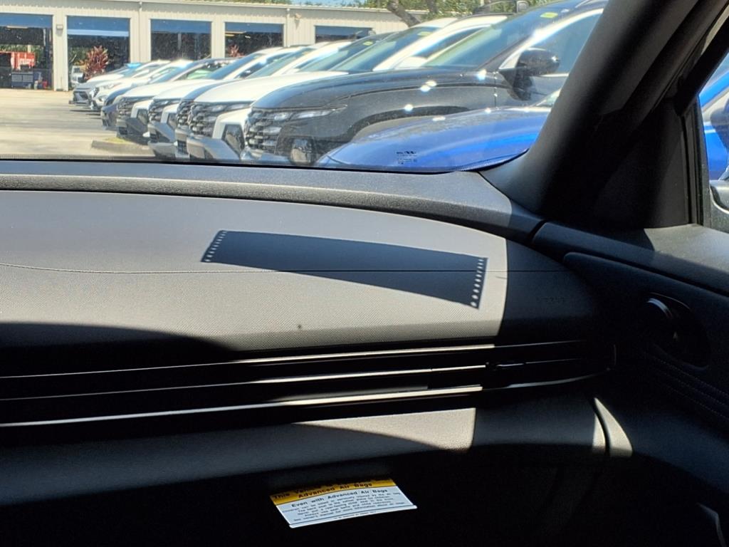 Vehicle image 18 of 32
