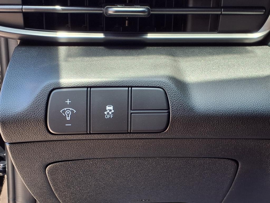 Vehicle image 26 of 32