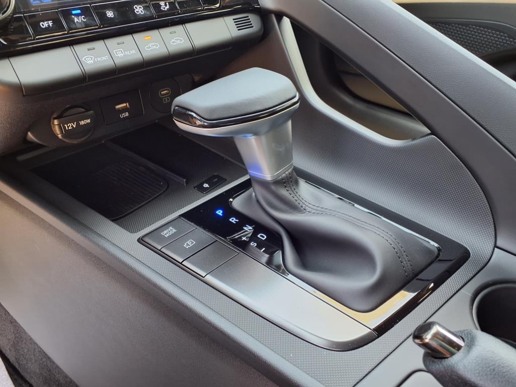 Vehicle image 22 of 32
