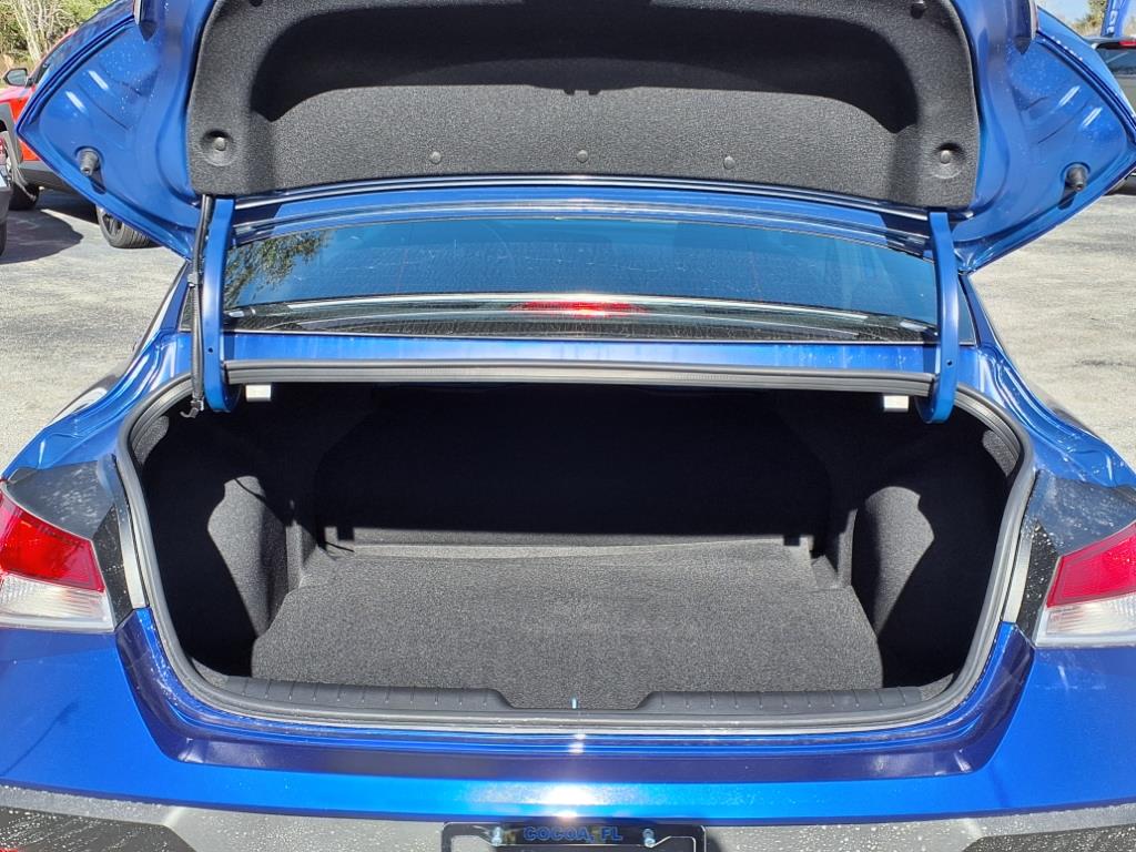Vehicle image 27 of 32