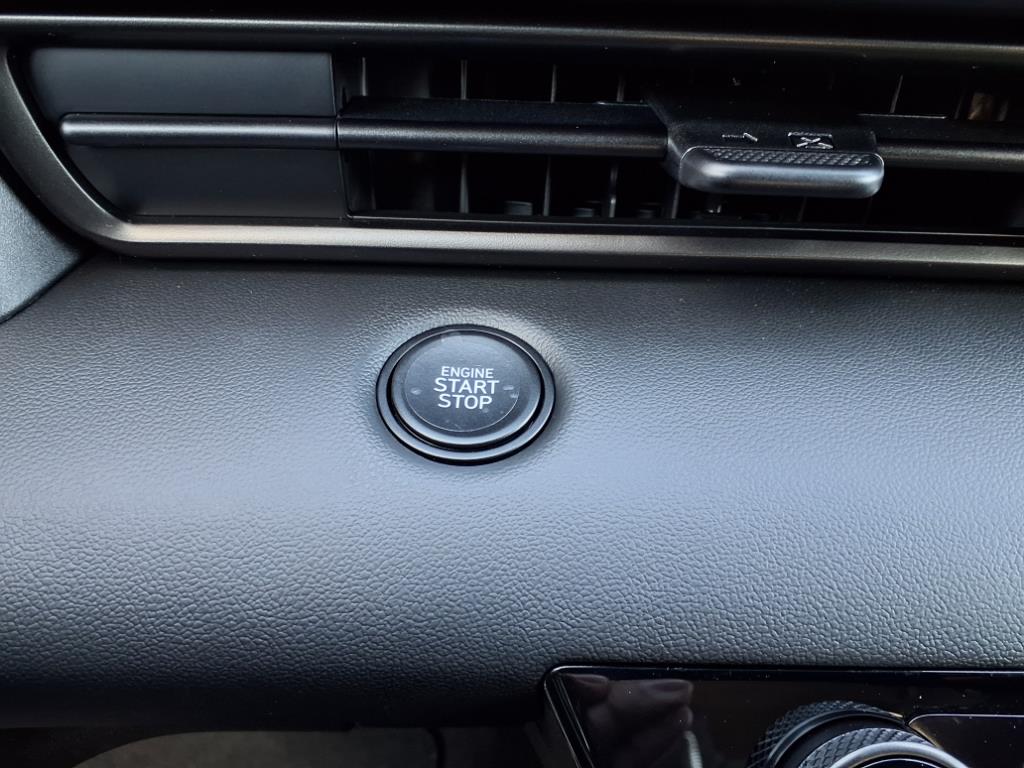 Vehicle image 21 of 32