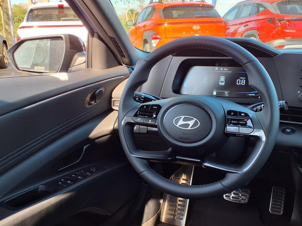 Vehicle image 14 of 32