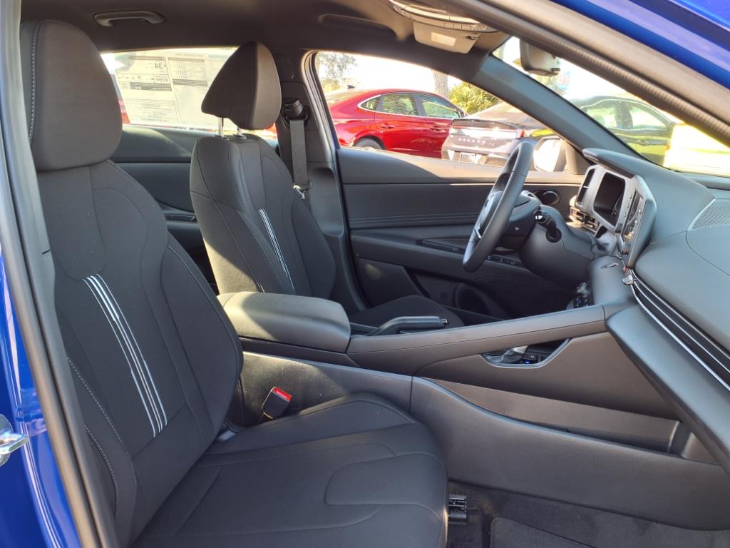 Vehicle image 29 of 32