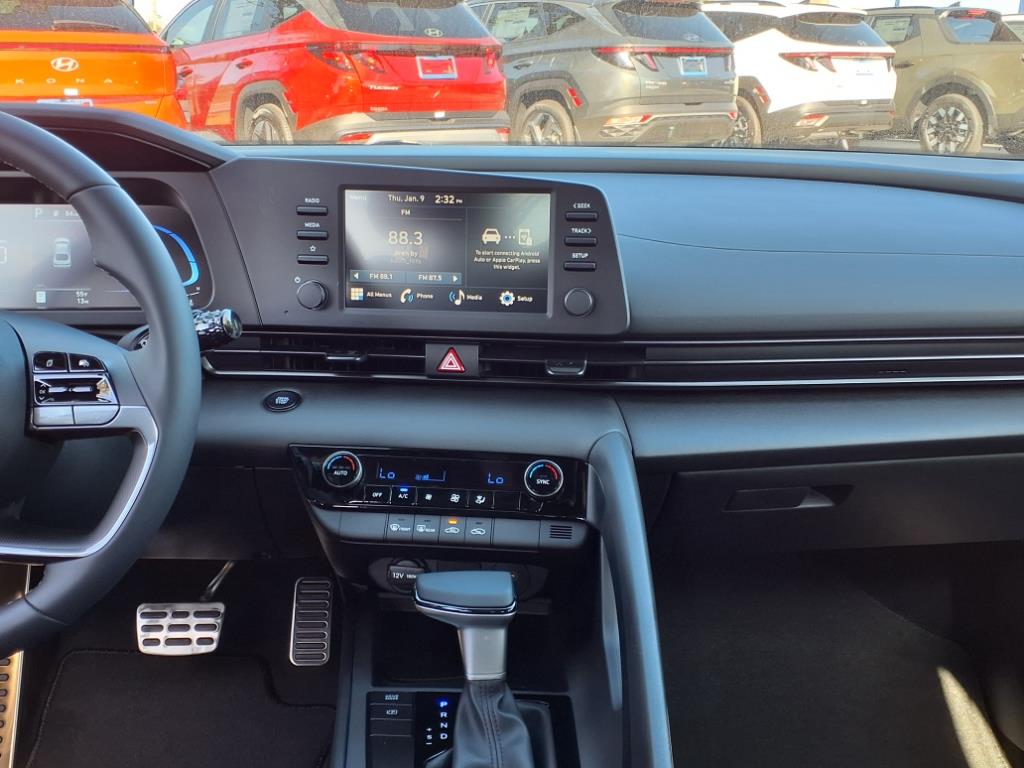 Vehicle image 15 of 32
