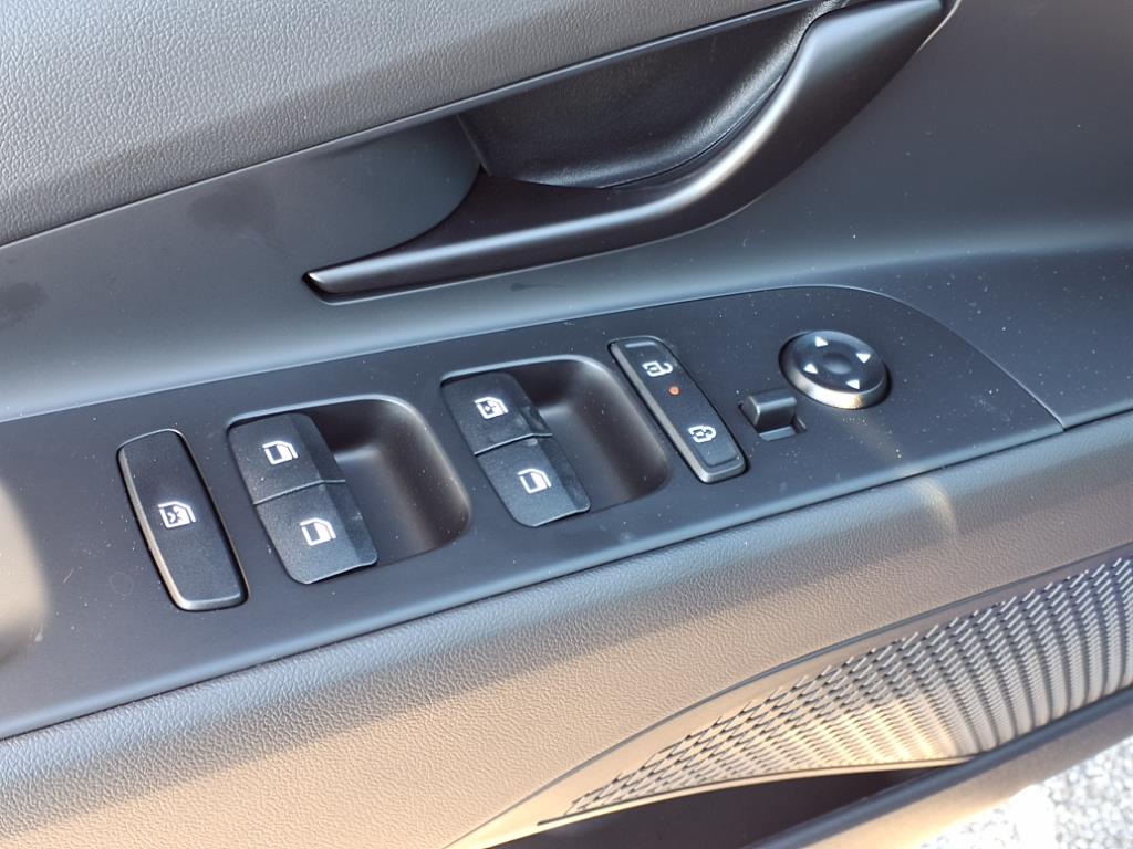 Vehicle image 10 of 32