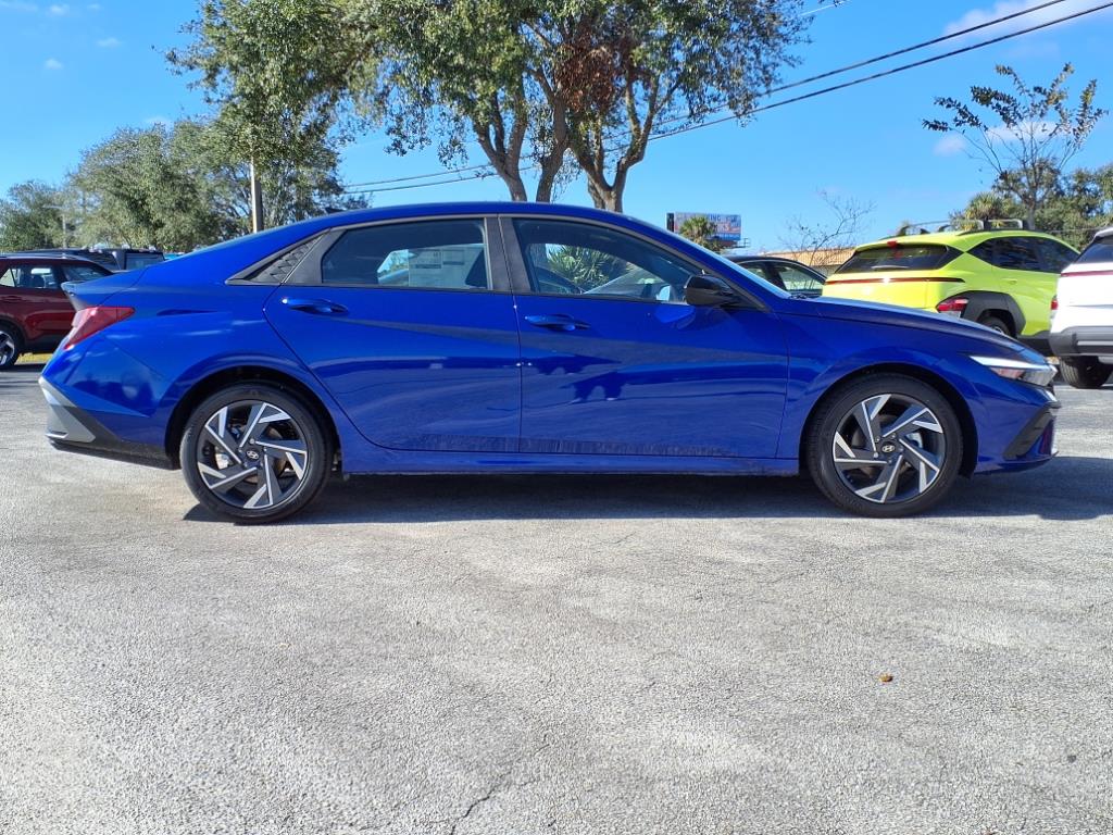 Vehicle image 4 of 32