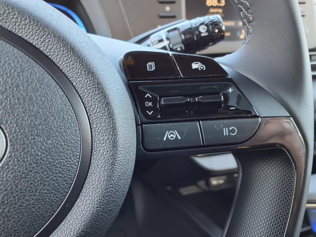 Vehicle image 22 of 32