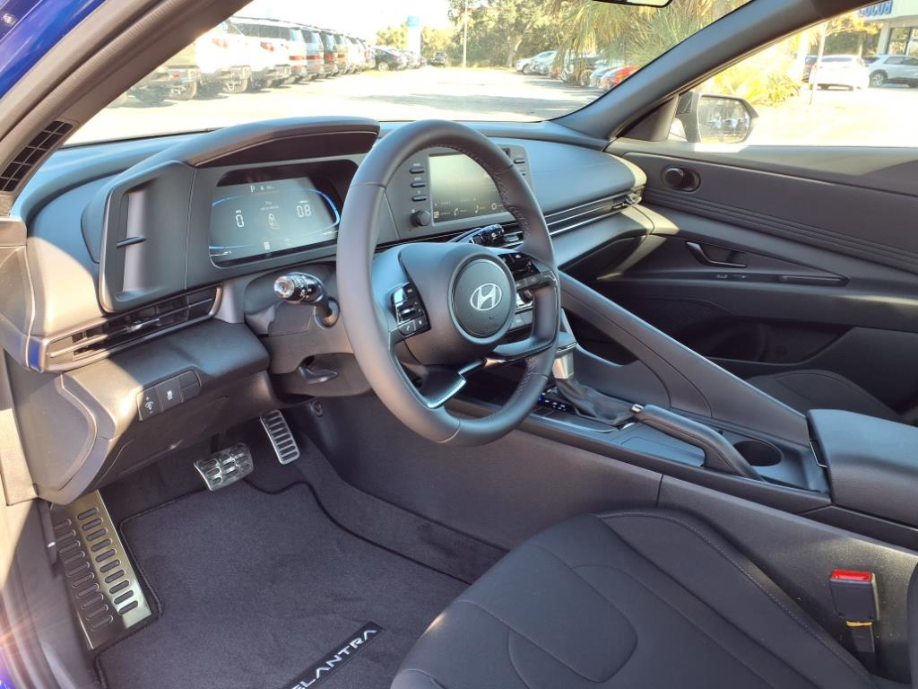 Vehicle image 11 of 32