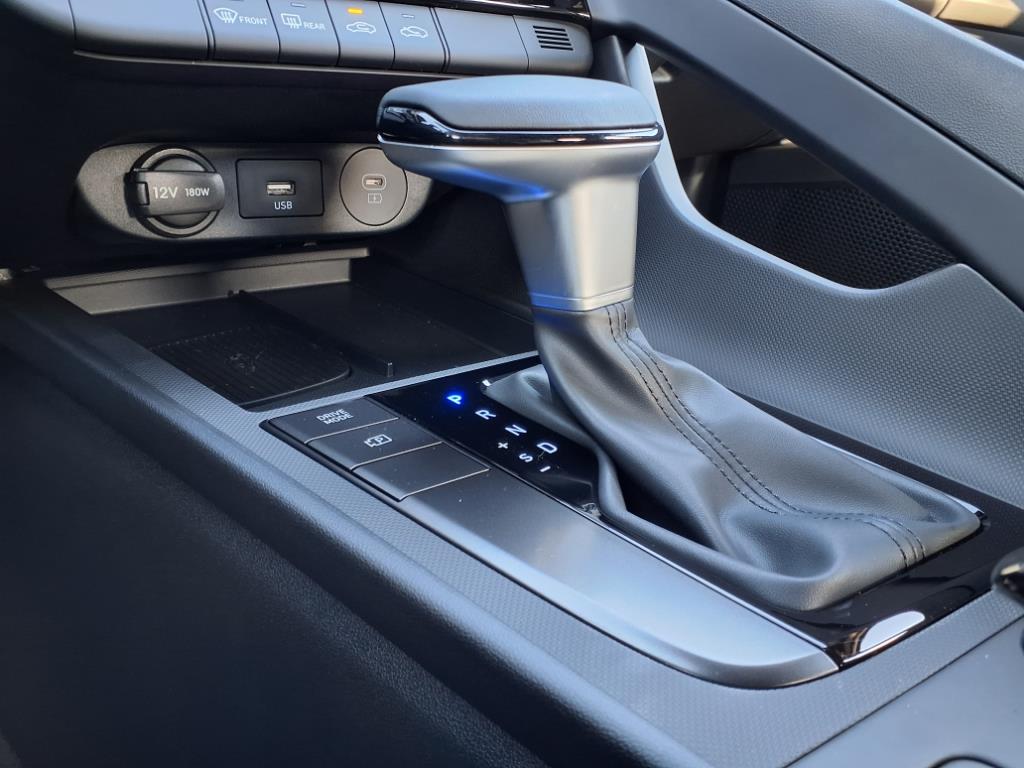 Vehicle image 20 of 32