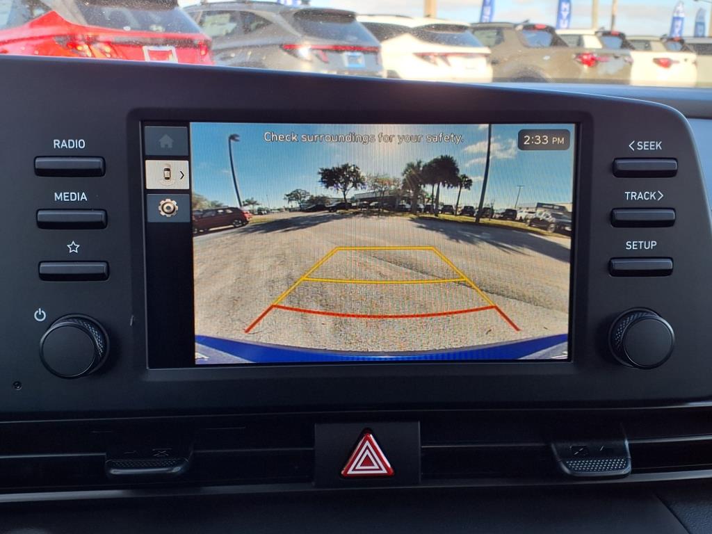 Vehicle image 18 of 32