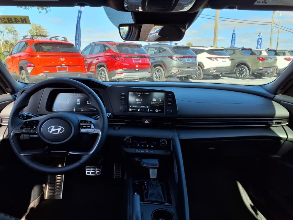 Vehicle image 13 of 32