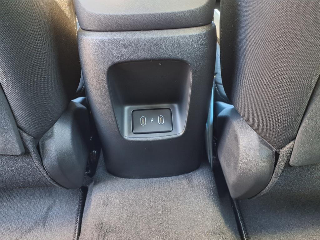 Vehicle image 26 of 32