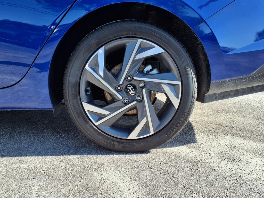 Vehicle image 31 of 32