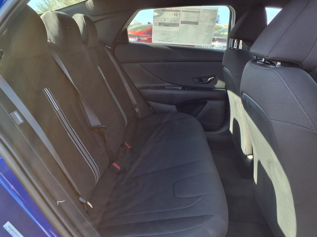 Vehicle image 28 of 32