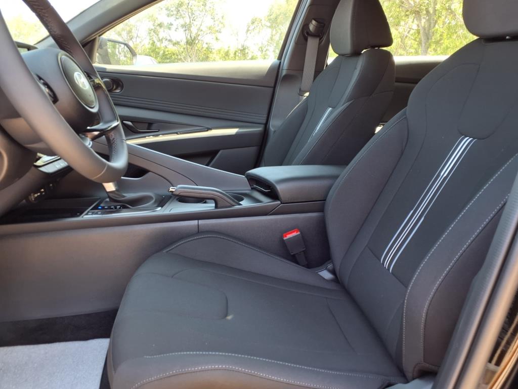 Vehicle image 13 of 32