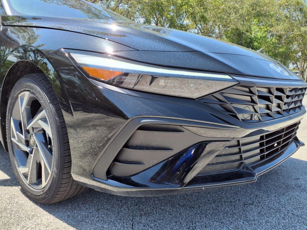 Vehicle image 31 of 32