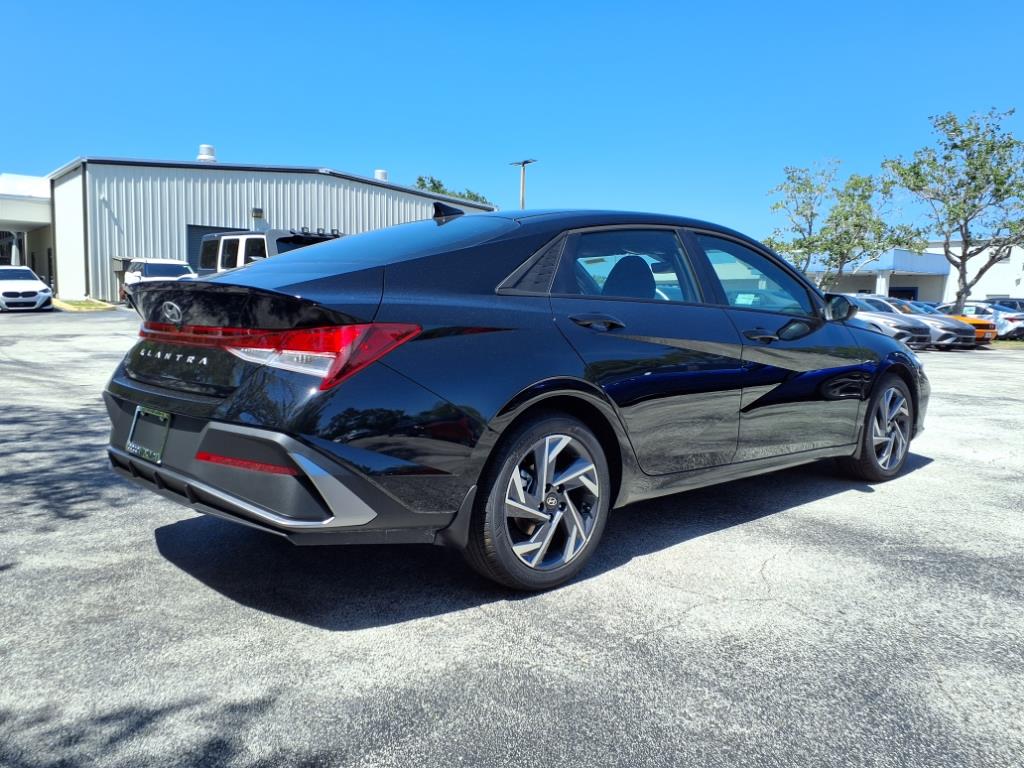 Vehicle image 5 of 32