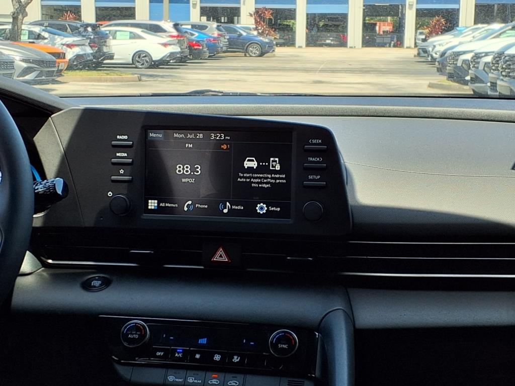 Vehicle image 29 of 32