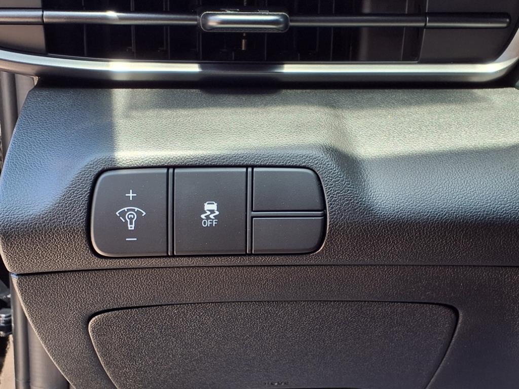 Vehicle image 26 of 32