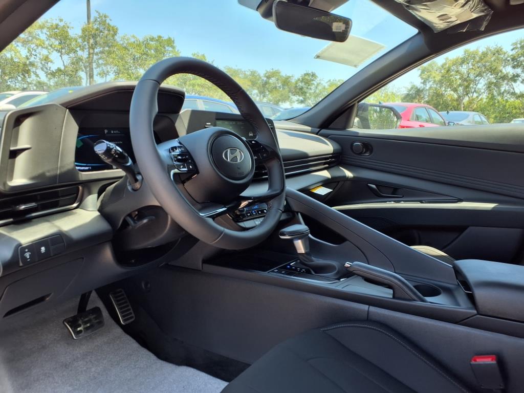 Vehicle image 16 of 32