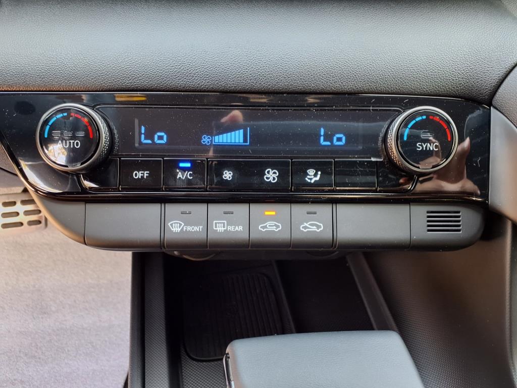 Vehicle image 27 of 32
