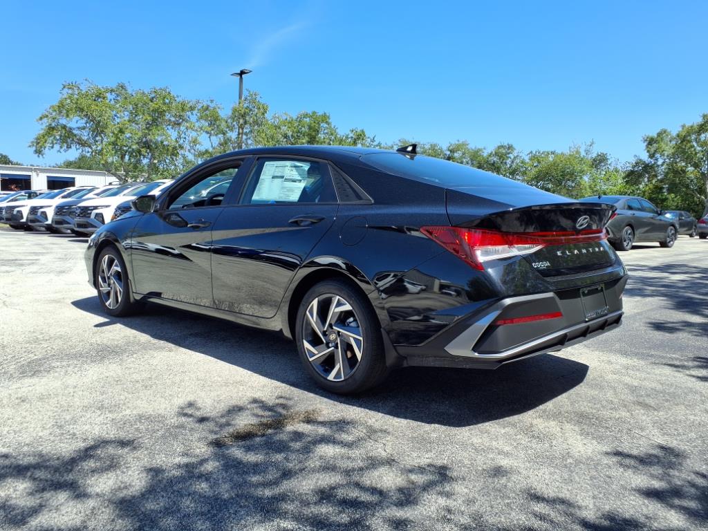 Vehicle image 7 of 32