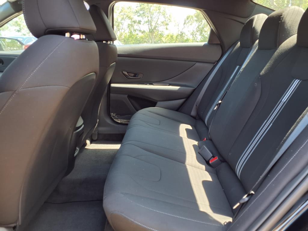 Vehicle image 11 of 32