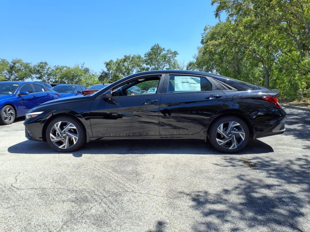 Vehicle image 8 of 32