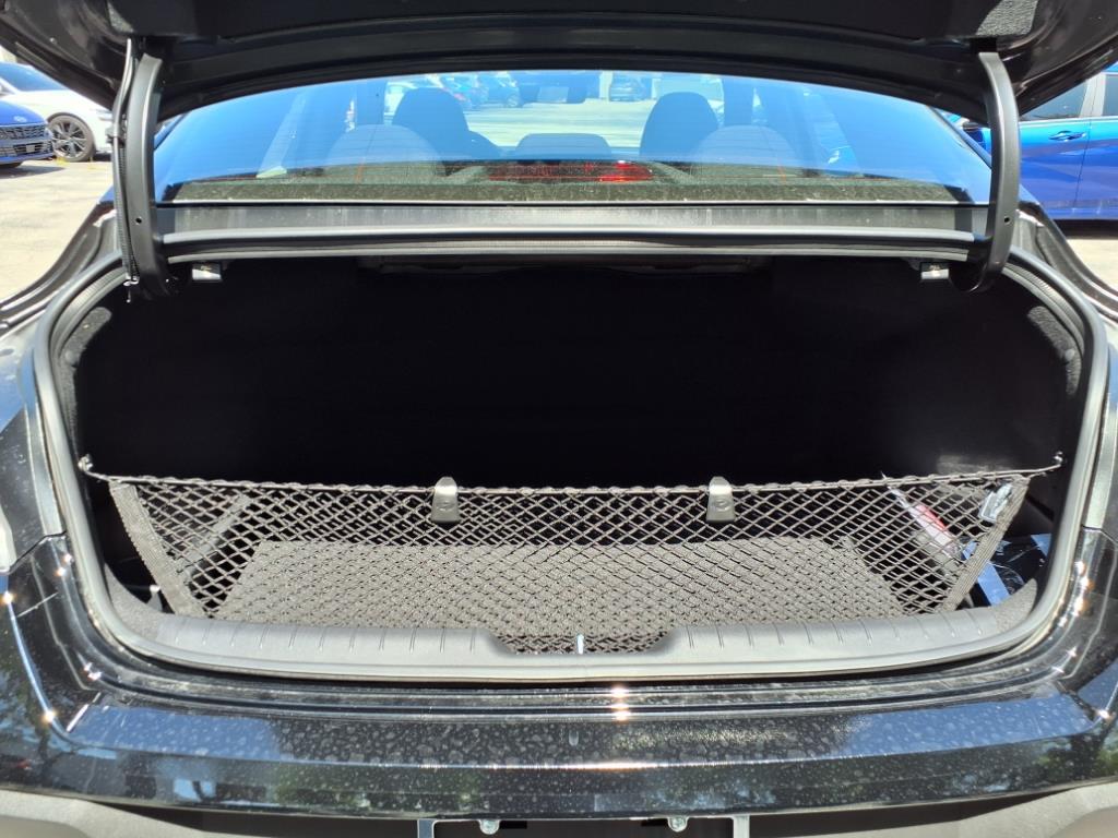 Vehicle image 10 of 32