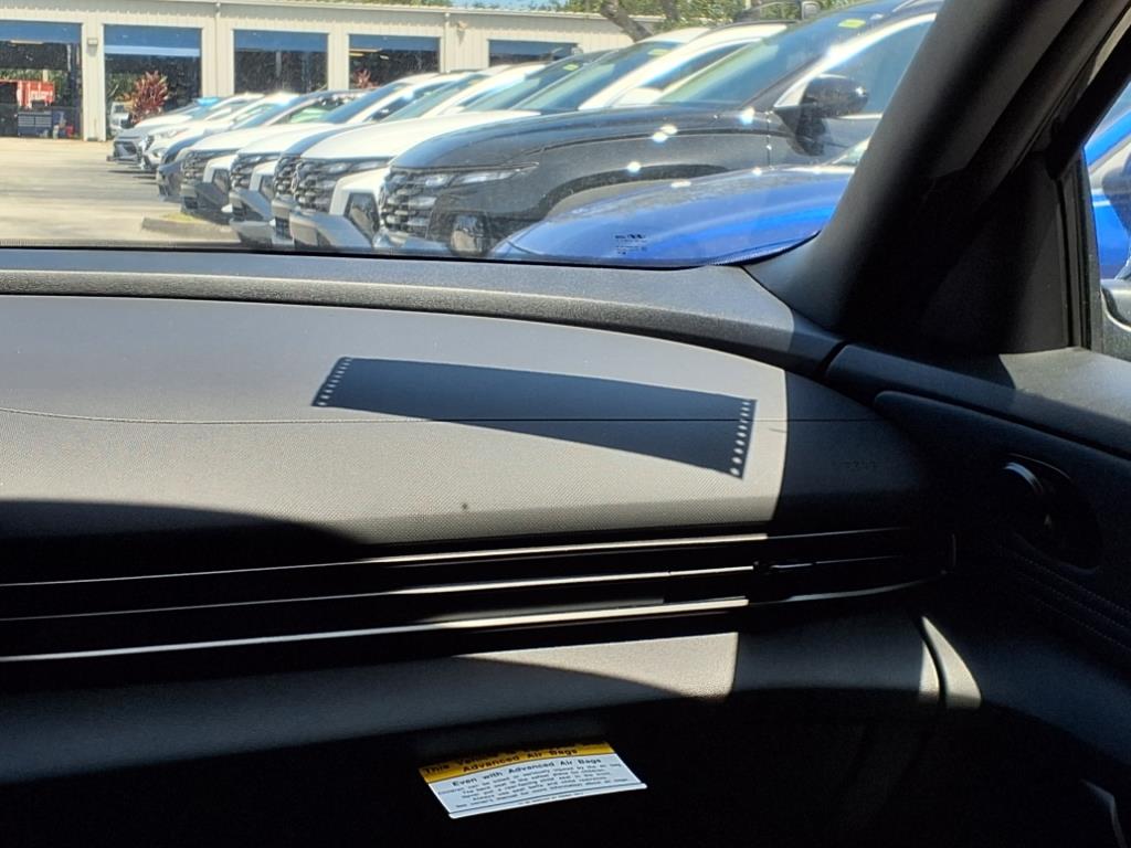 Vehicle image 18 of 32