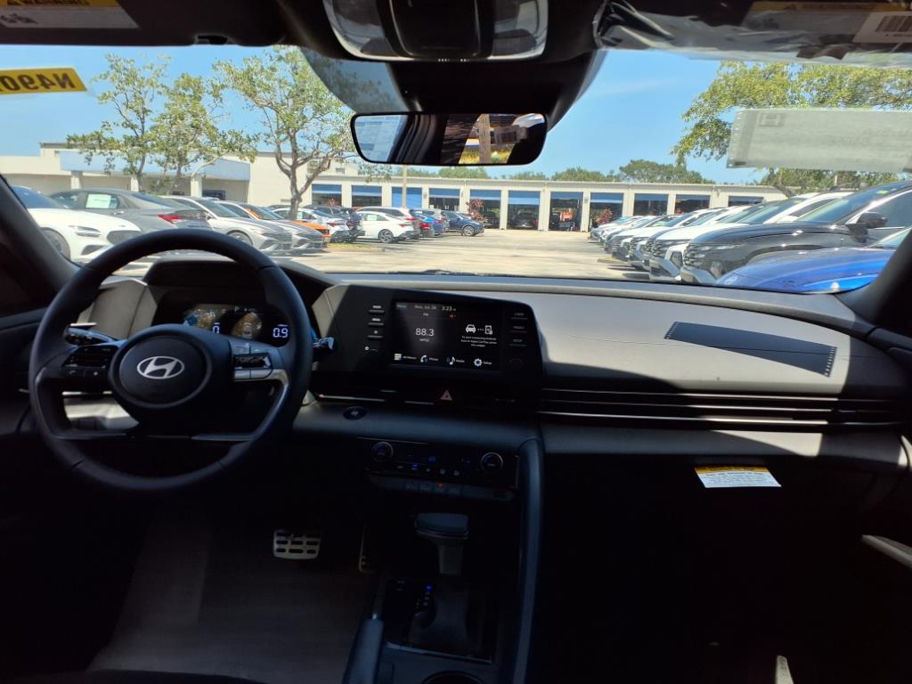 Vehicle image 15 of 32