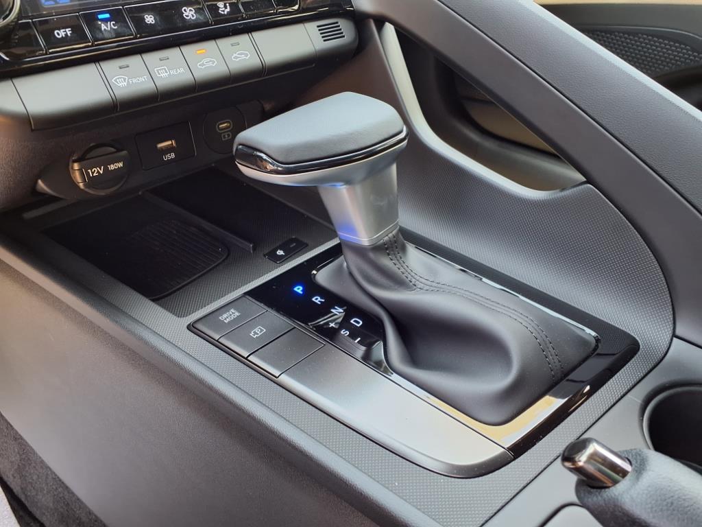 Vehicle image 22 of 32