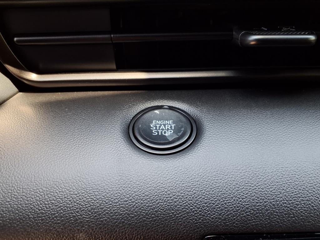 Vehicle image 25 of 32