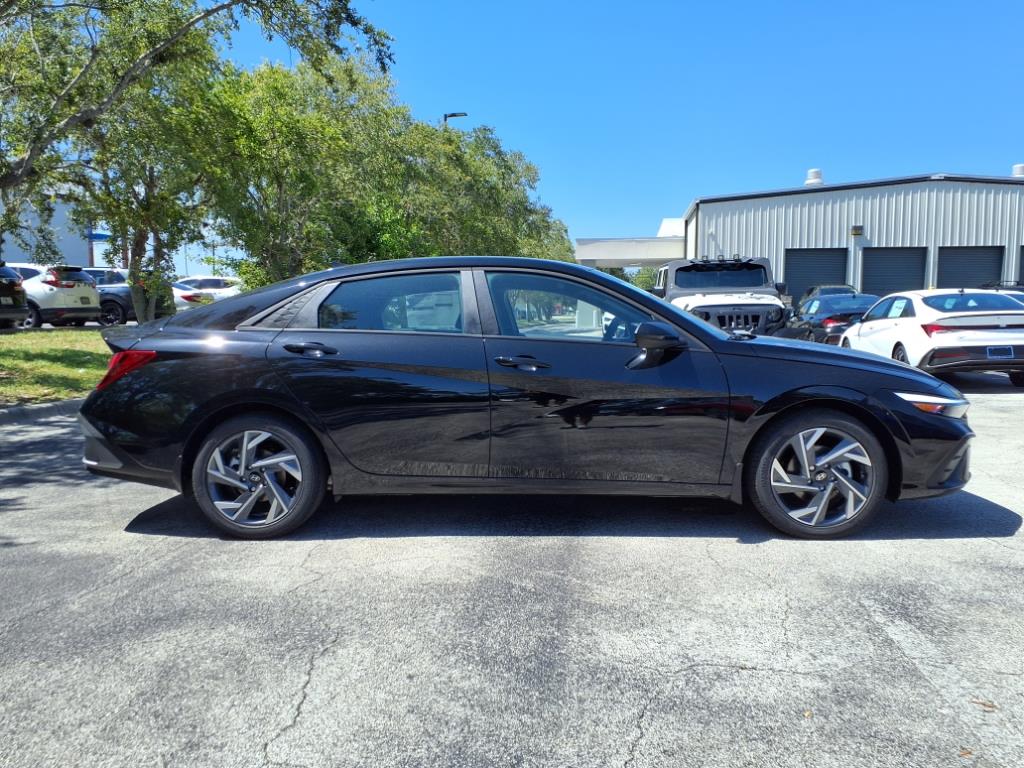 Vehicle image 4 of 32
