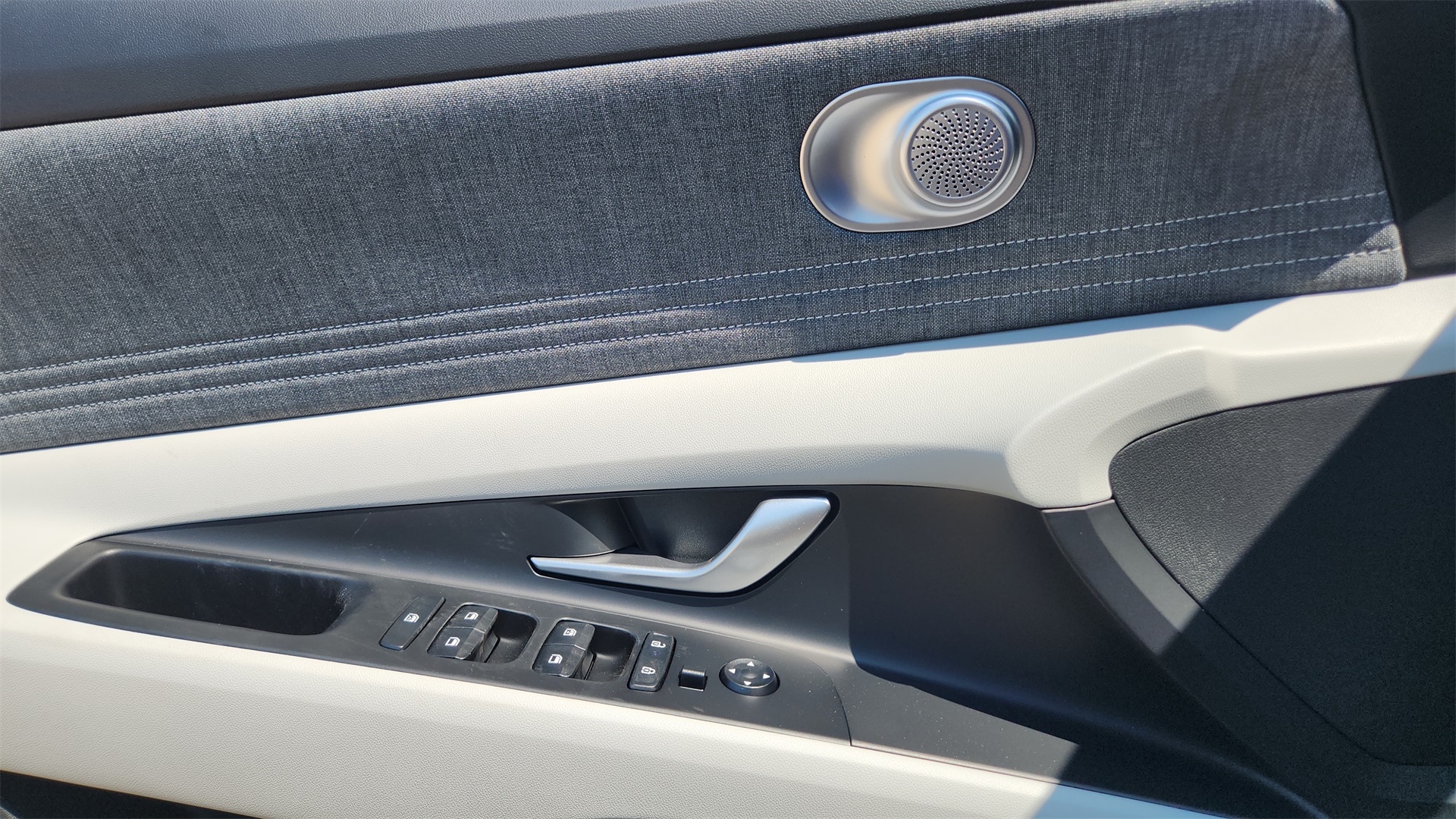 2025 Hyundai Elantra Limited Image 22 of 29