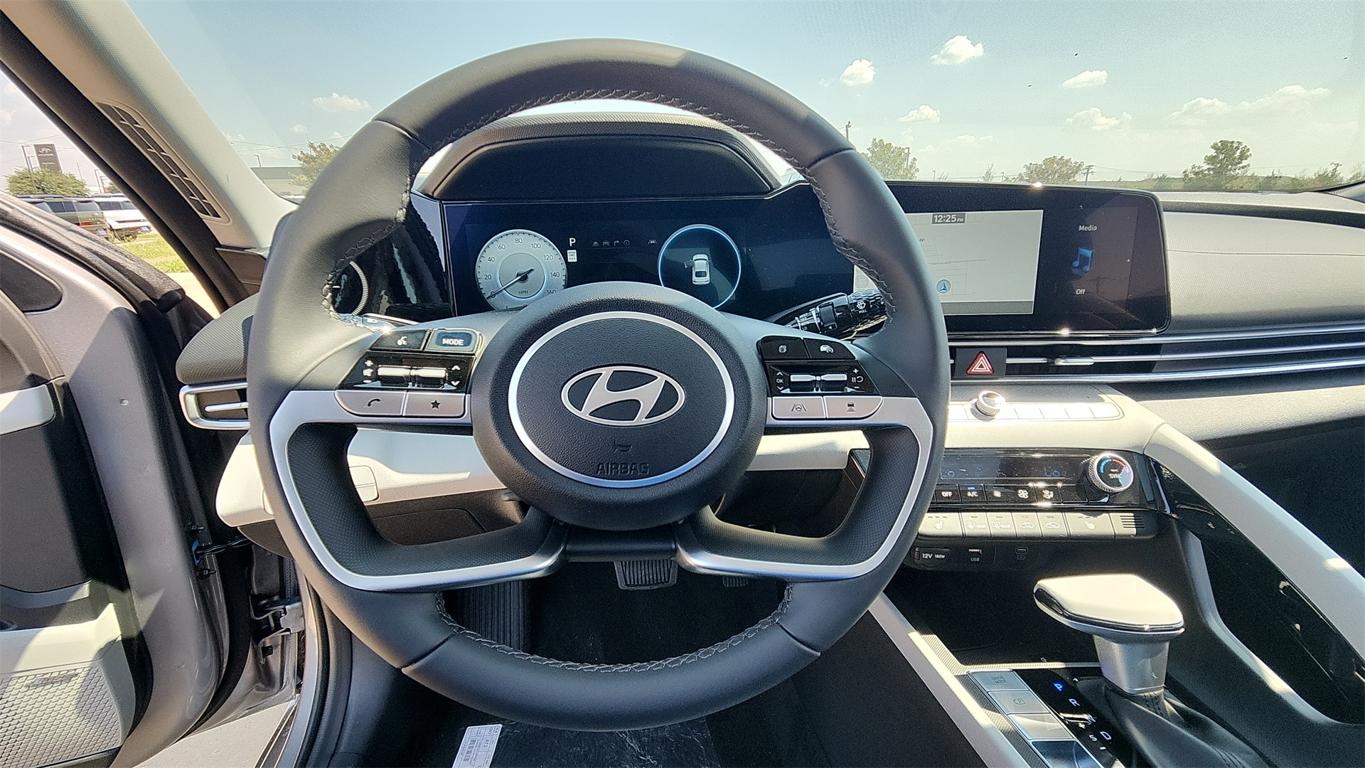 2025 Hyundai Elantra Limited Image 15 of 29