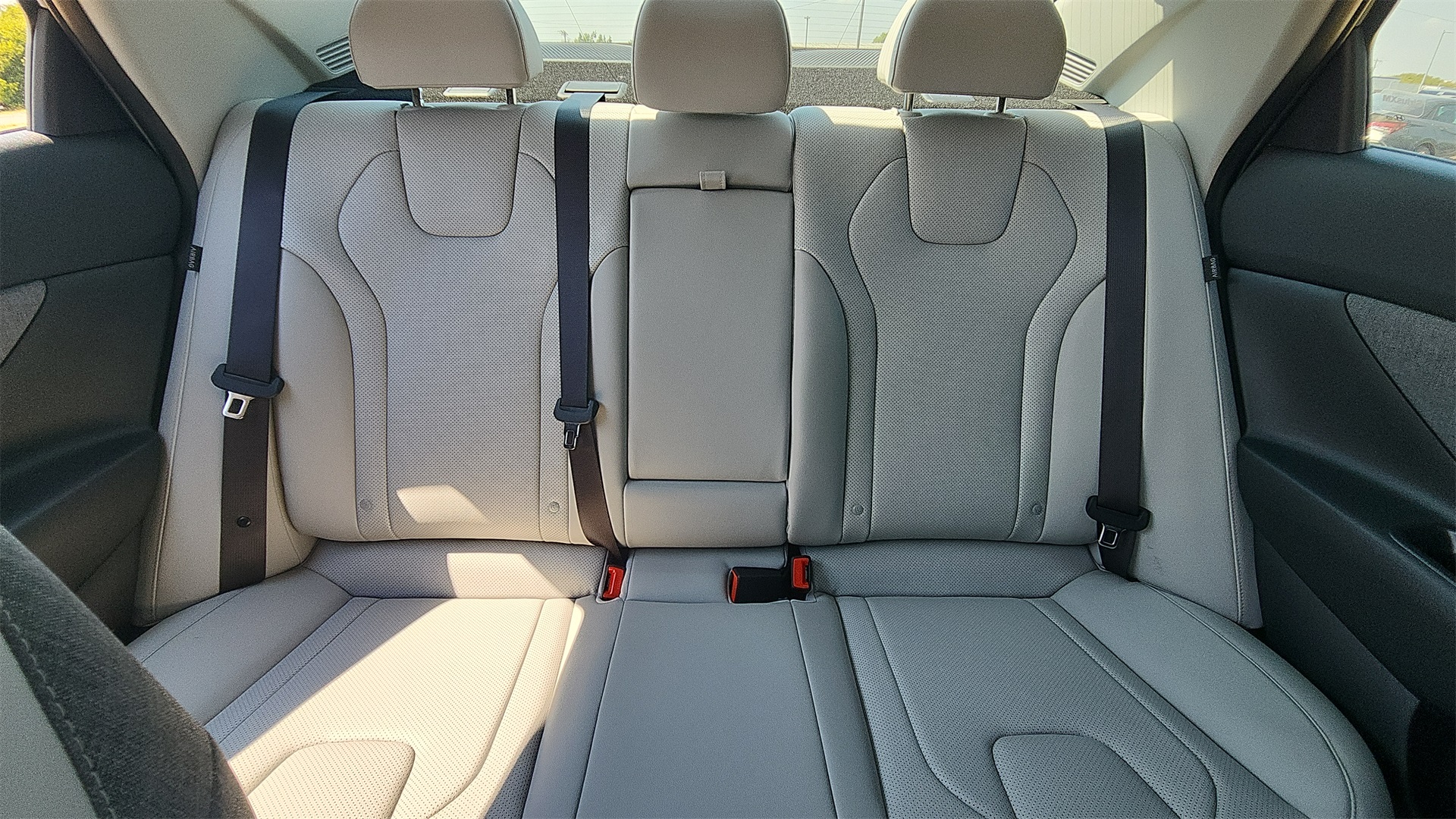 2025 Hyundai Elantra Limited Image 12 of 29