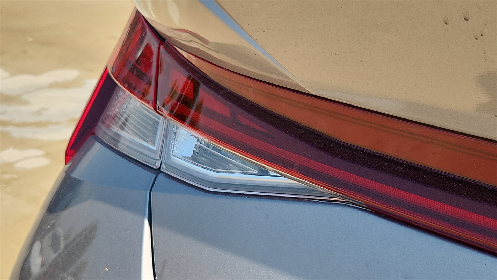 2025 Hyundai Elantra Limited Image 25 of 29