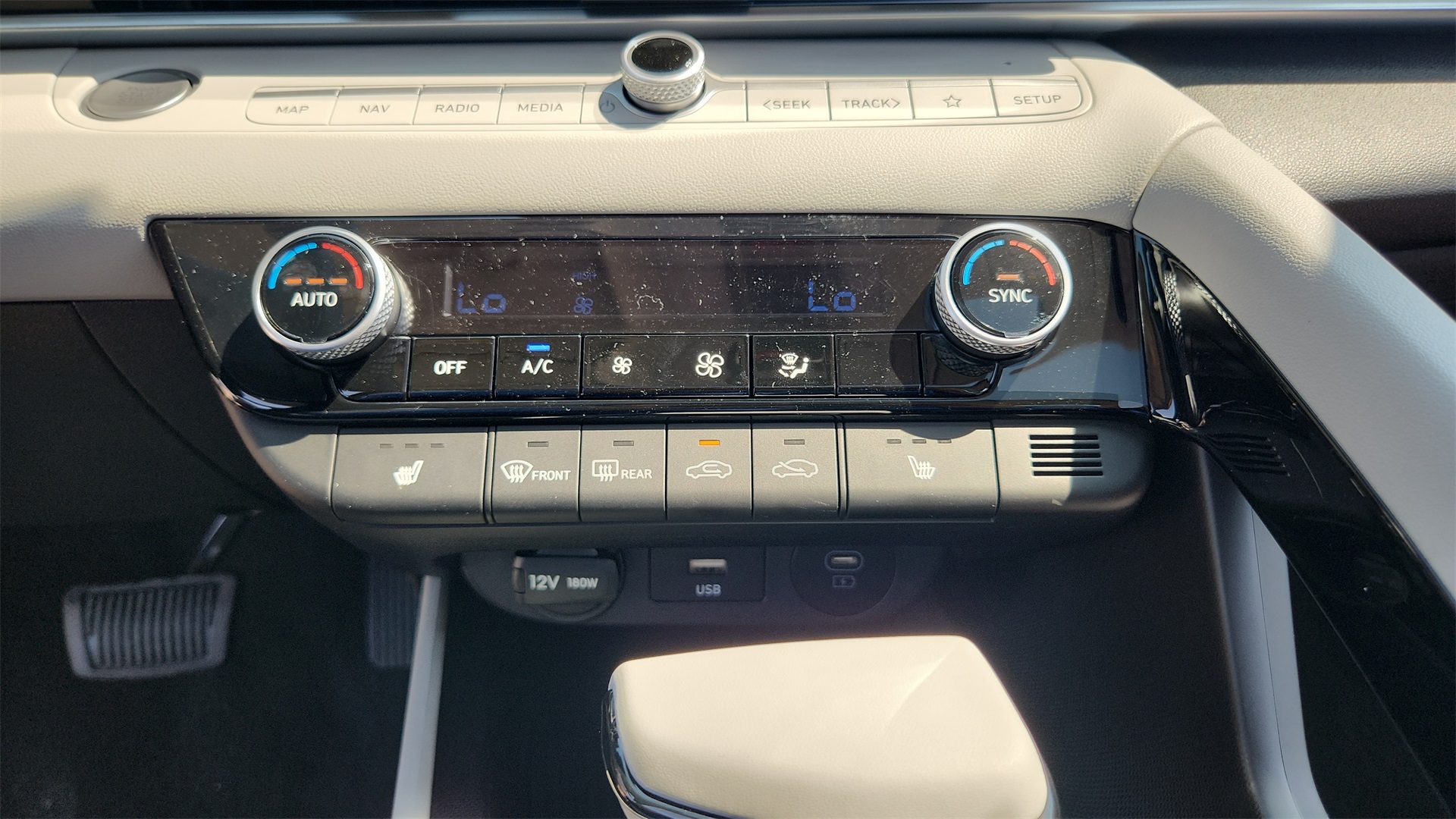 2025 Hyundai Elantra Limited Image 27 of 29