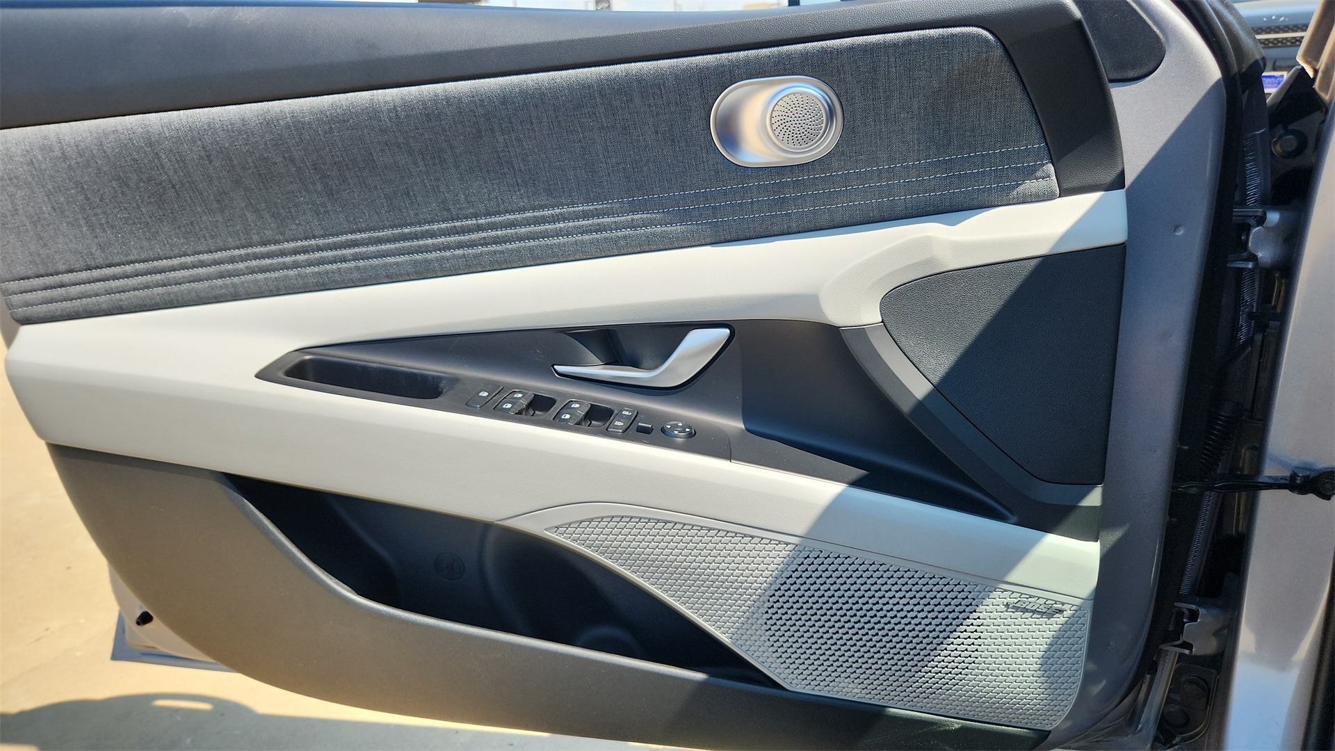 2025 Hyundai Elantra Limited Image 21 of 29