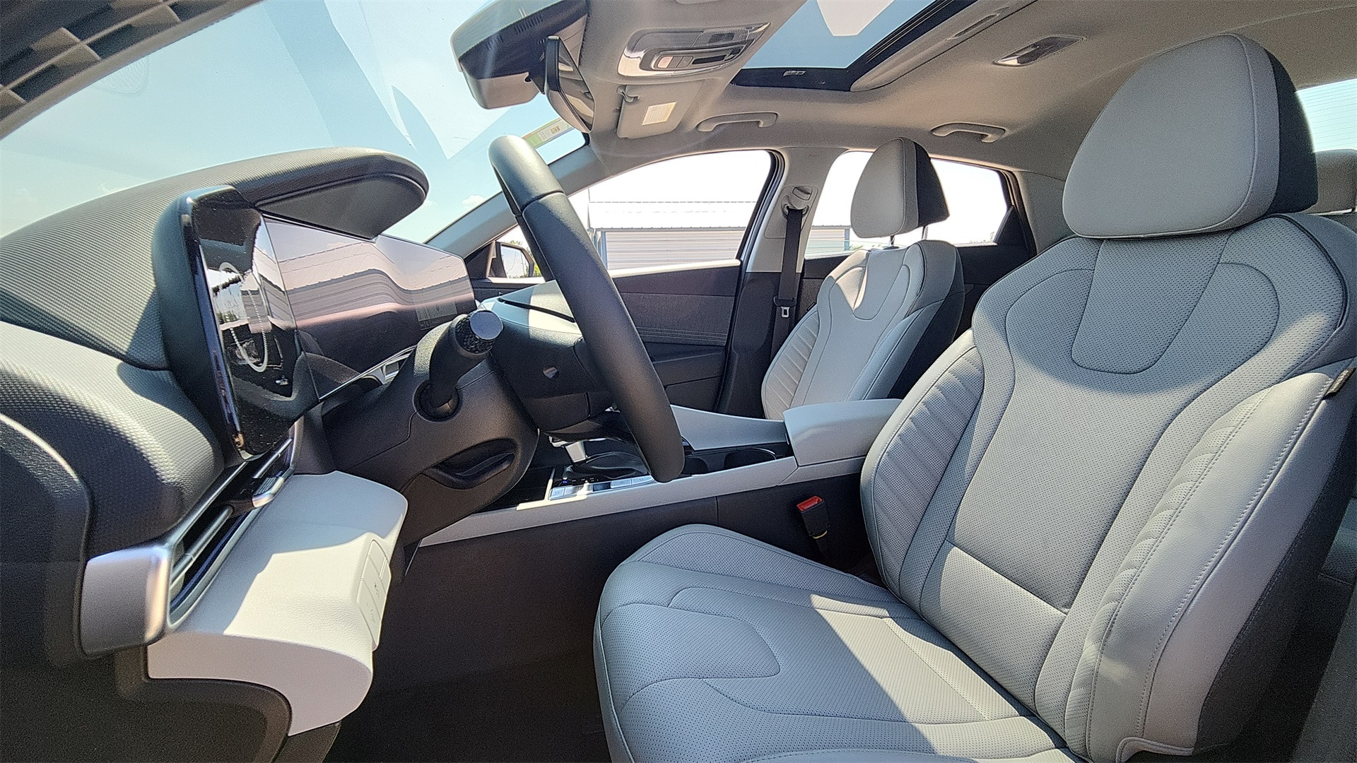 2025 Hyundai Elantra Limited Image 13 of 29