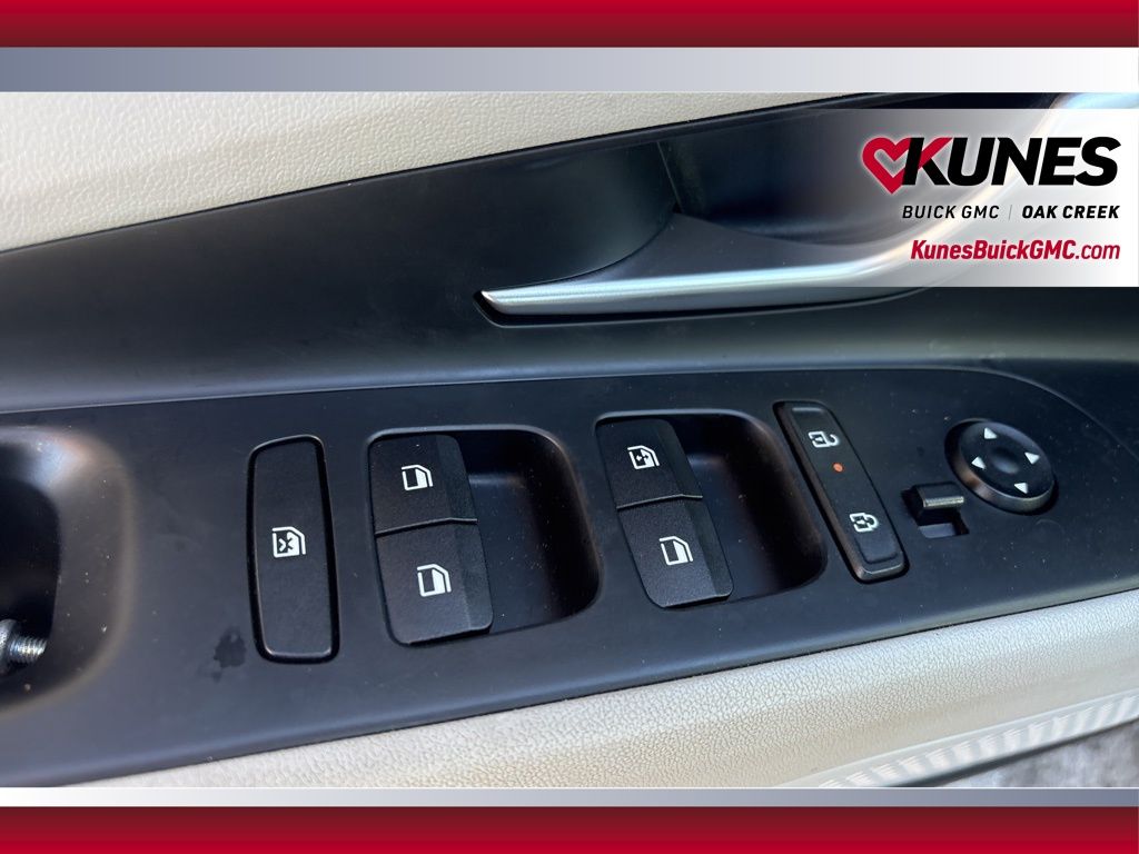 2025 Hyundai Elantra Limited Image 16 of 24