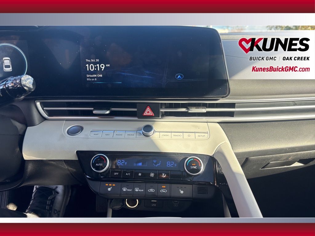 2025 Hyundai Elantra Limited Image 12 of 24