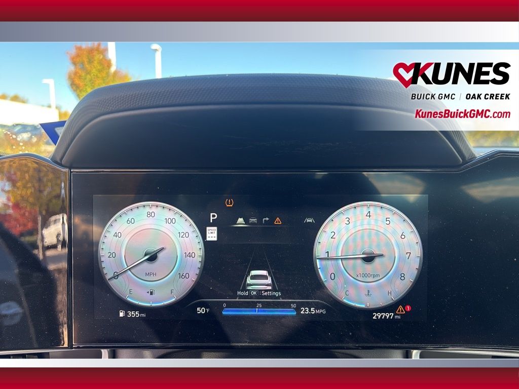 2025 Hyundai Elantra Limited Image 10 of 24