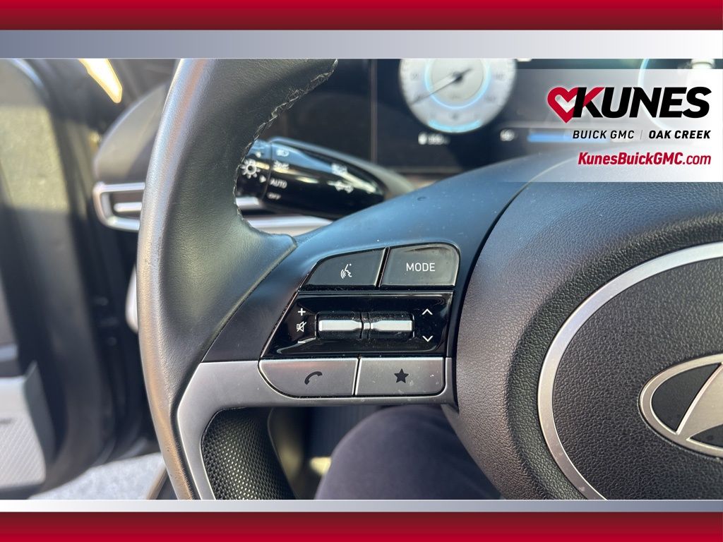 2025 Hyundai Elantra Limited Image 22 of 24