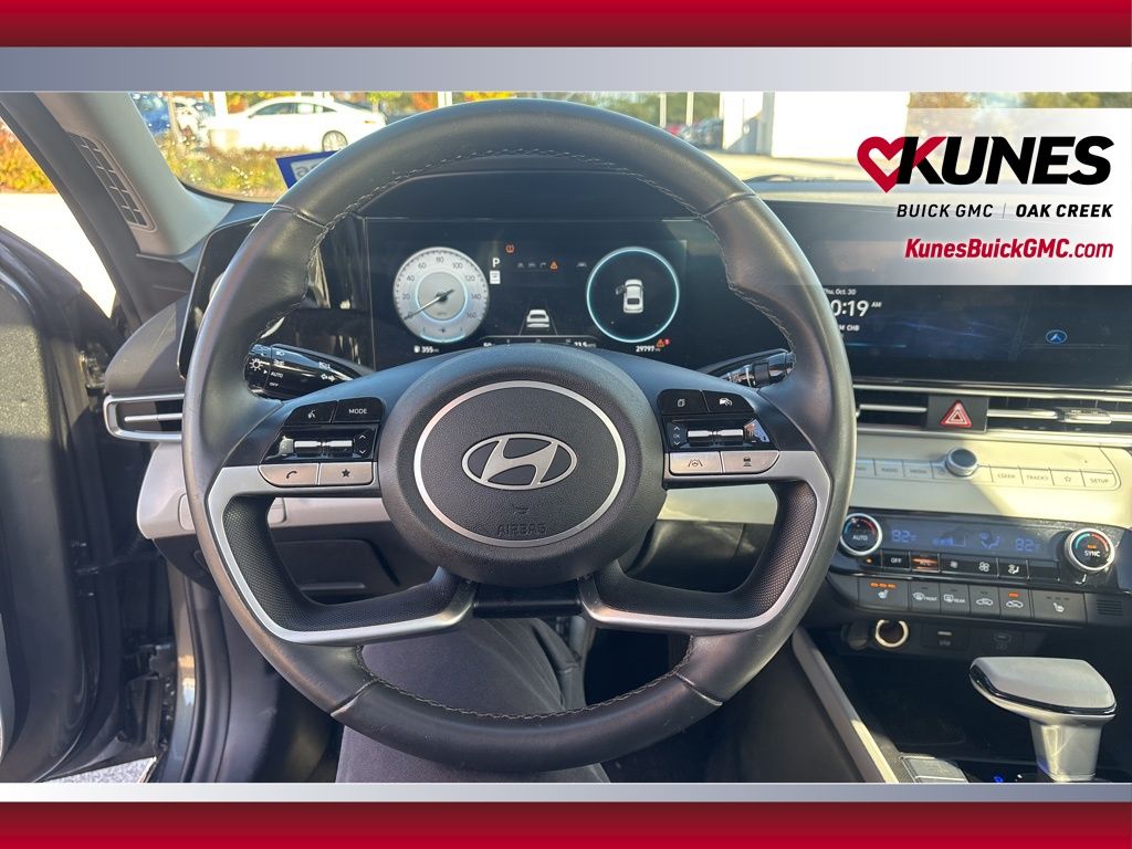 2025 Hyundai Elantra Limited Image 8 of 24