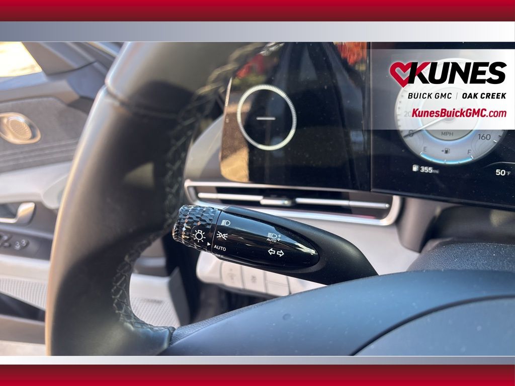 2025 Hyundai Elantra Limited Image 19 of 24