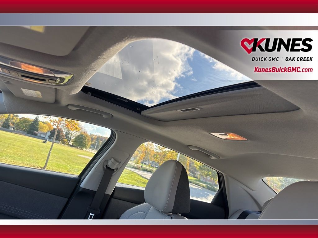 2025 Hyundai Elantra Limited Image 9 of 24